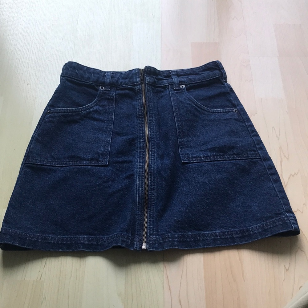jack wills, size 4 denim mini skirt, front zip, super comfy, great condition